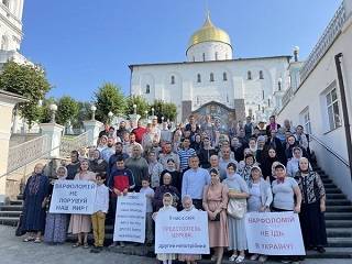 На Ровенщине и Тернопольщине верующие УПЦ поддержали флешмоб против визита патриарха Варфоломея в Украину